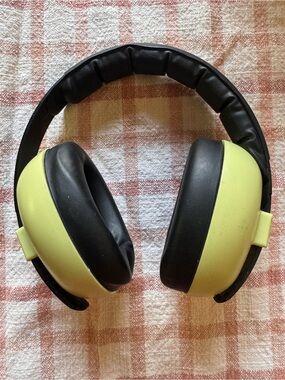 BaBy BanZ Black and Light Green Kids Over-Ear Noise Cancelling Headphones